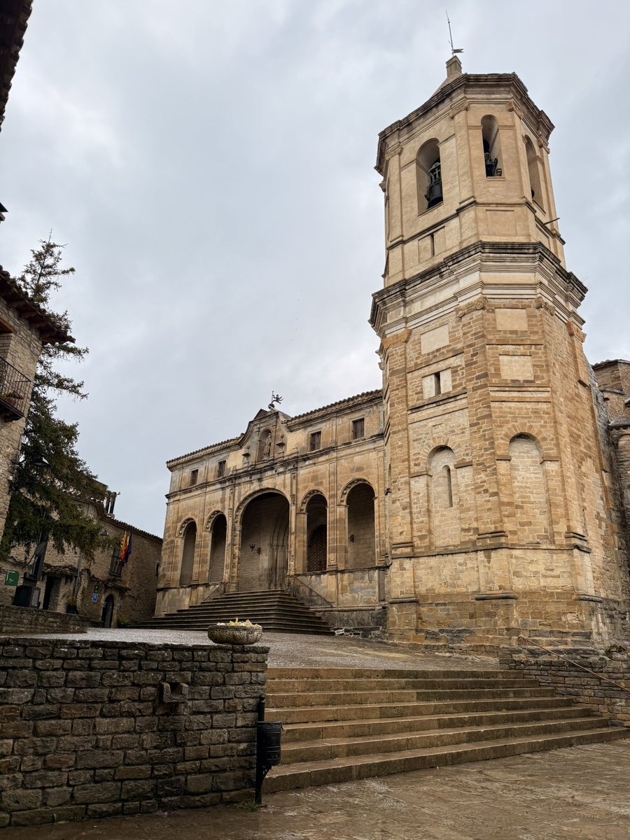 Javierdedioslao's tweet image. El pueblo más pequeño de España con apenas 48 habitantes que posee Catedral 

📍Roda de Isábena