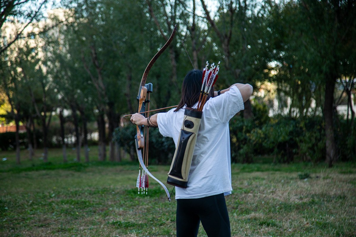 Mesa Recurve bow with woodgrain outlook.
60in and 62 in sizes are available.