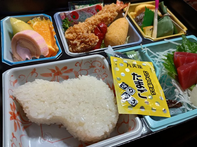 姉の職場の方々とお食事会なう🍣🍗🍚🍶 