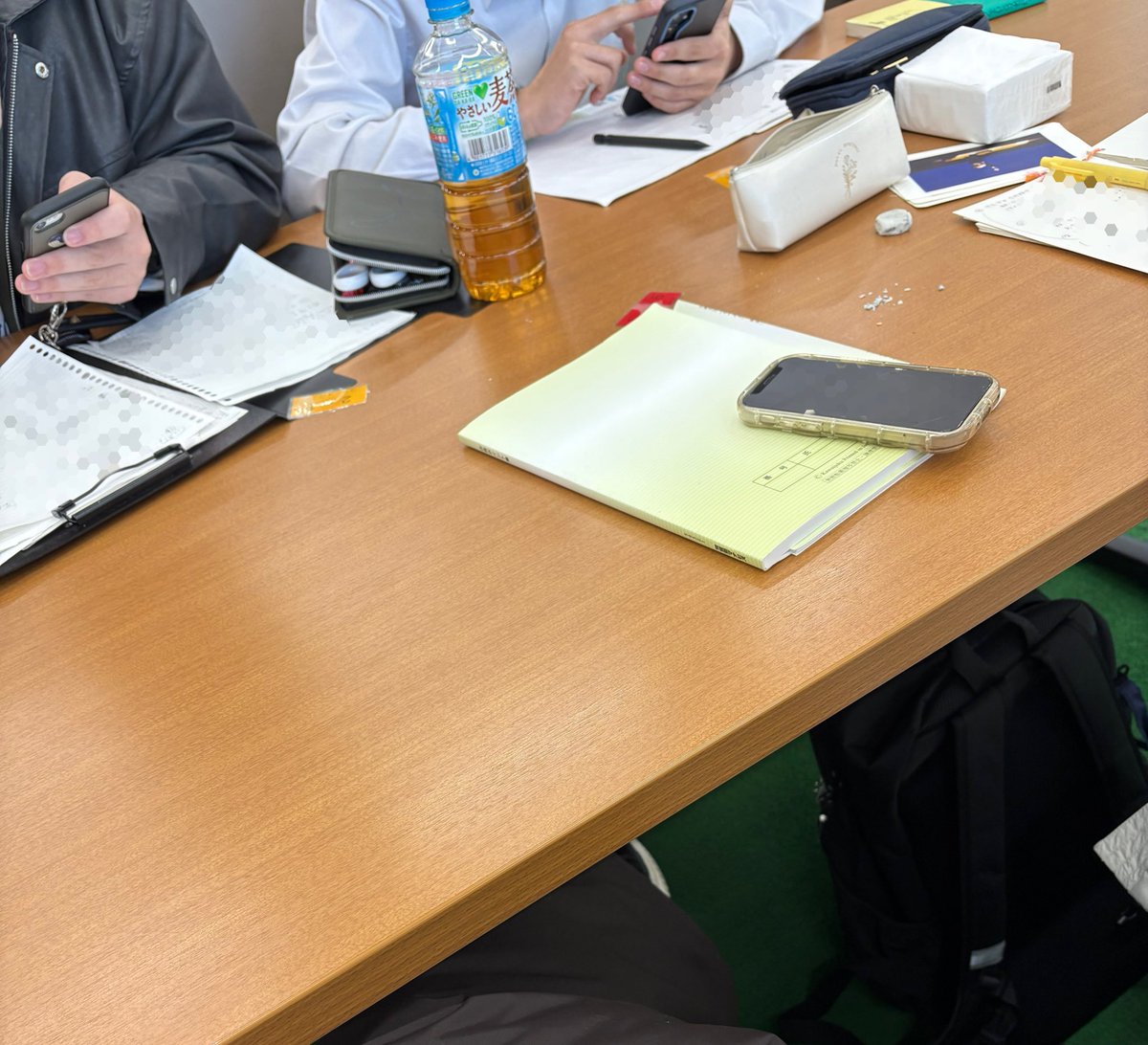 本日は、来たる来年の合同公演に向けて、宇高演劇部の皆さんと話し合いをしました！
午前で終わらせるつもりが、いつの間にか午後5時に！？…暗くなるの、早すぎますね。