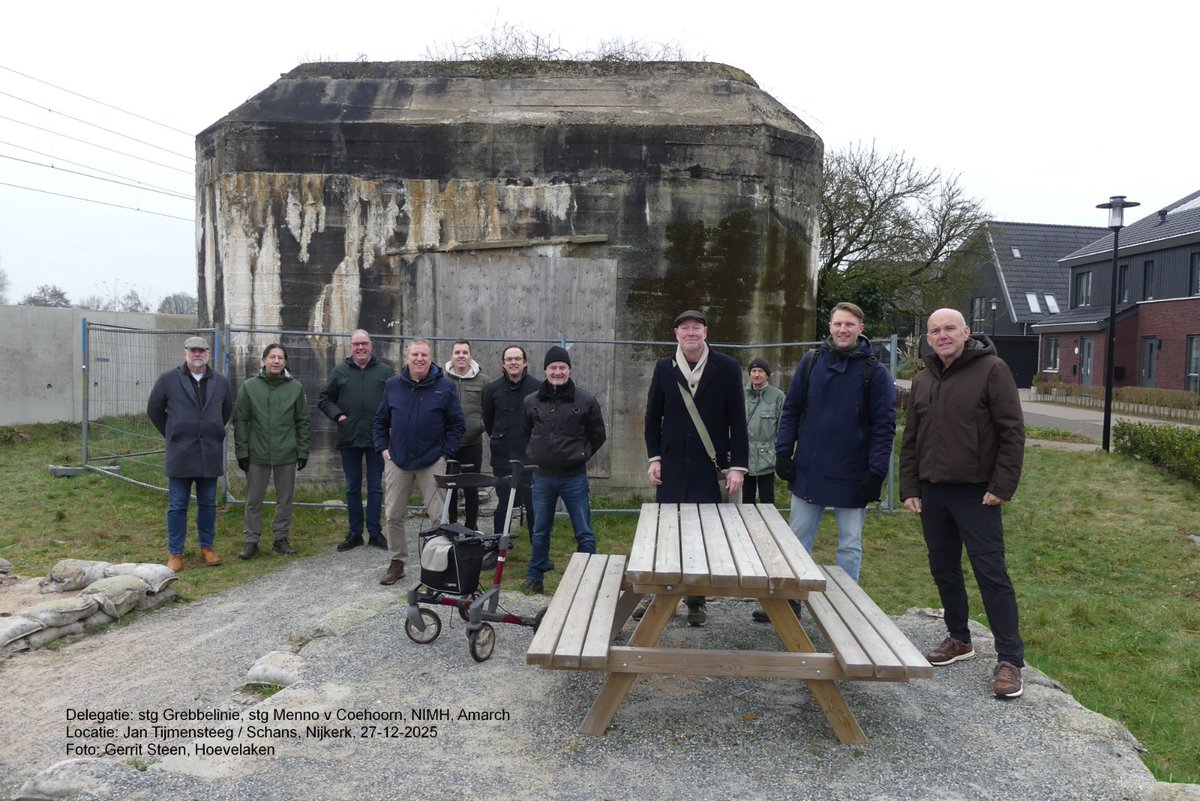 RoelZuidhof's tweet photo. Gisteren delegatie van oa @StMennoCoehoorn, @grebbelinie #Amarch op bezoek bij bunkers #Pantherstellung #Nijkerk, #Hoevelaken Onbekende geschiedenis door van Leo van Midden mooi in een boek vastgelegd. https://t.co/r0NWFot4wp