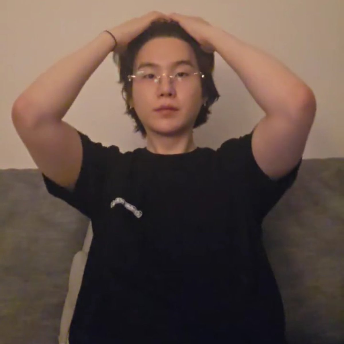 Post by yoon. on X: 🧎🏻‍♀️