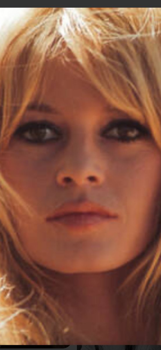 pierrelescure's tweet photo. Sa beauté dingue et comme nouvelle, absolue et effrontée.
Sa fantaisie,ses rôles multiples  …et tous ceux qu’elle a décidé si jeune de ne plus attendre. Car elle avait autre chose à faire de sa vie…
Destin unique: icône tellement intelligente, courageuse et libre.
🌹🖤🌹 https://t.co/OLR6gtTjP2