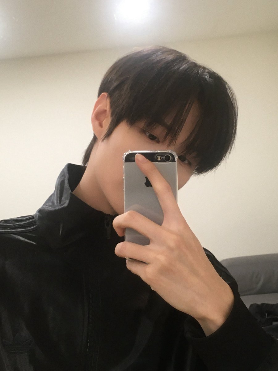 smchivee's tweet image. sungmin weverse update