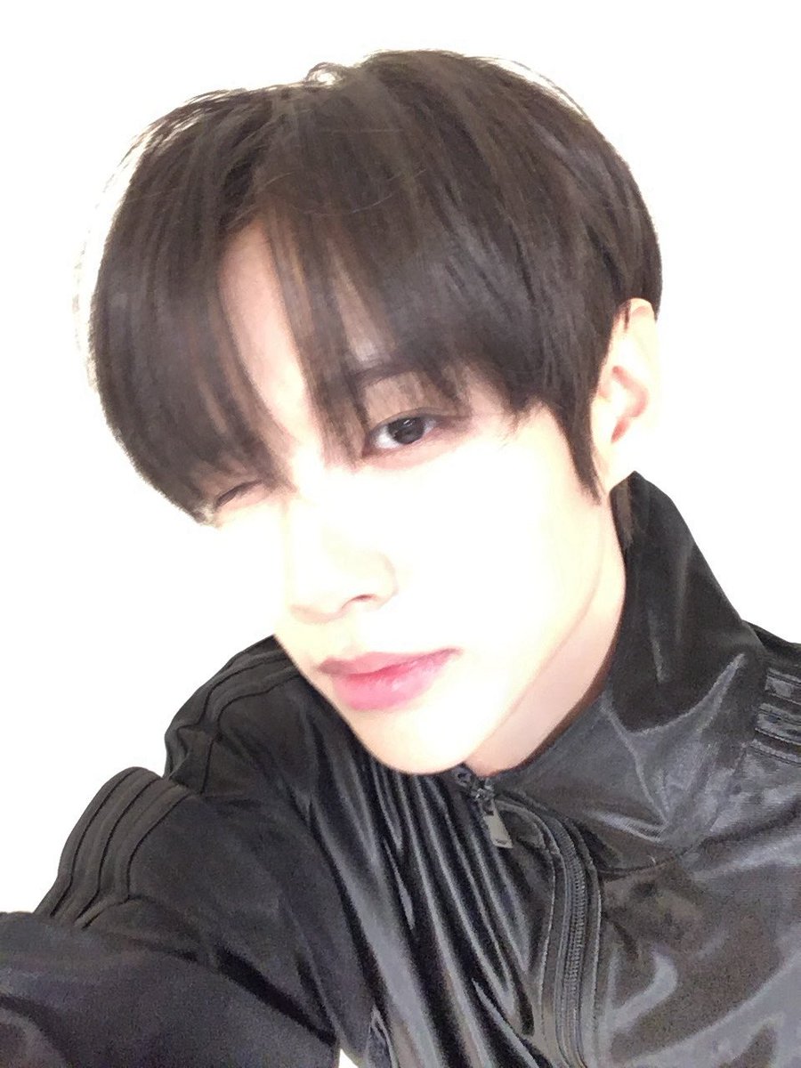 smchivee's tweet image. sungmin weverse update