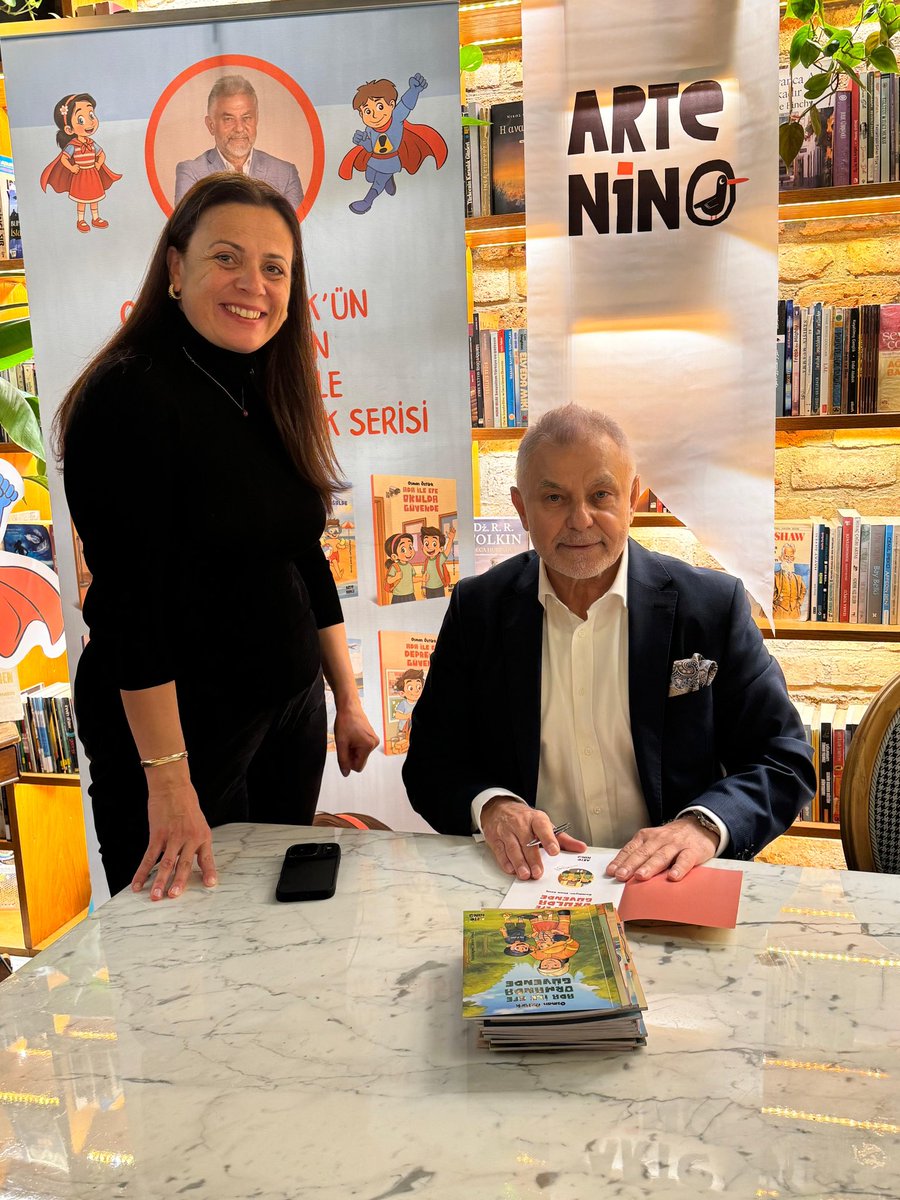 “Ada ile Efe Çocuk Güvenlik Serisi” İmza Günüm, çocukların erken yaşta güvenlik bilinci kazanmalarına dair yolculuğumda bana umut ve sevinç kattı.
#osmanöztürk #adaileefegüvenlikserisi #güvenliokul 
#okulgüvenği #öğrencigüvenliği #adaileefeokuldagüvende #adaileefeevdegüvende