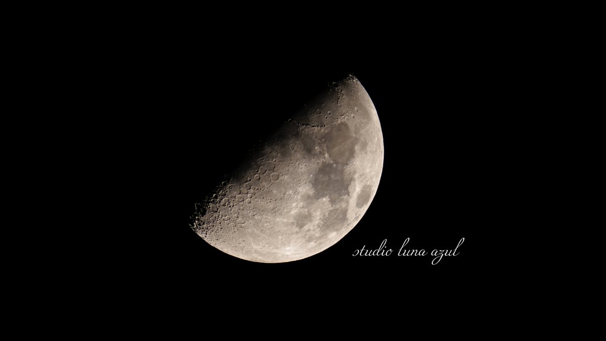#上弦の月 #半月 #halfmoon #mezzaluna