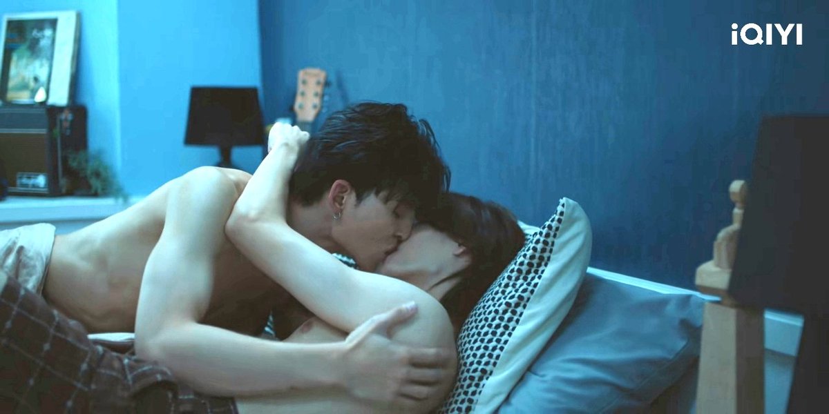 moonsmate's tweet image. the way you can see pond’s hands on phuwin’s sides, framing him, trapping him— pond was the anchor, and he caged phuwin’s slander figure with his body.