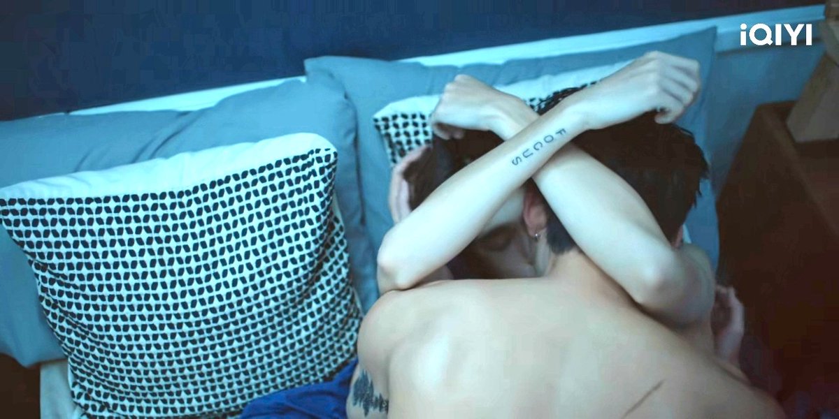 moonsmate's tweet image. the way you can see pond’s hands on phuwin’s sides, framing him, trapping him— pond was the anchor, and he caged phuwin’s slander figure with his body.