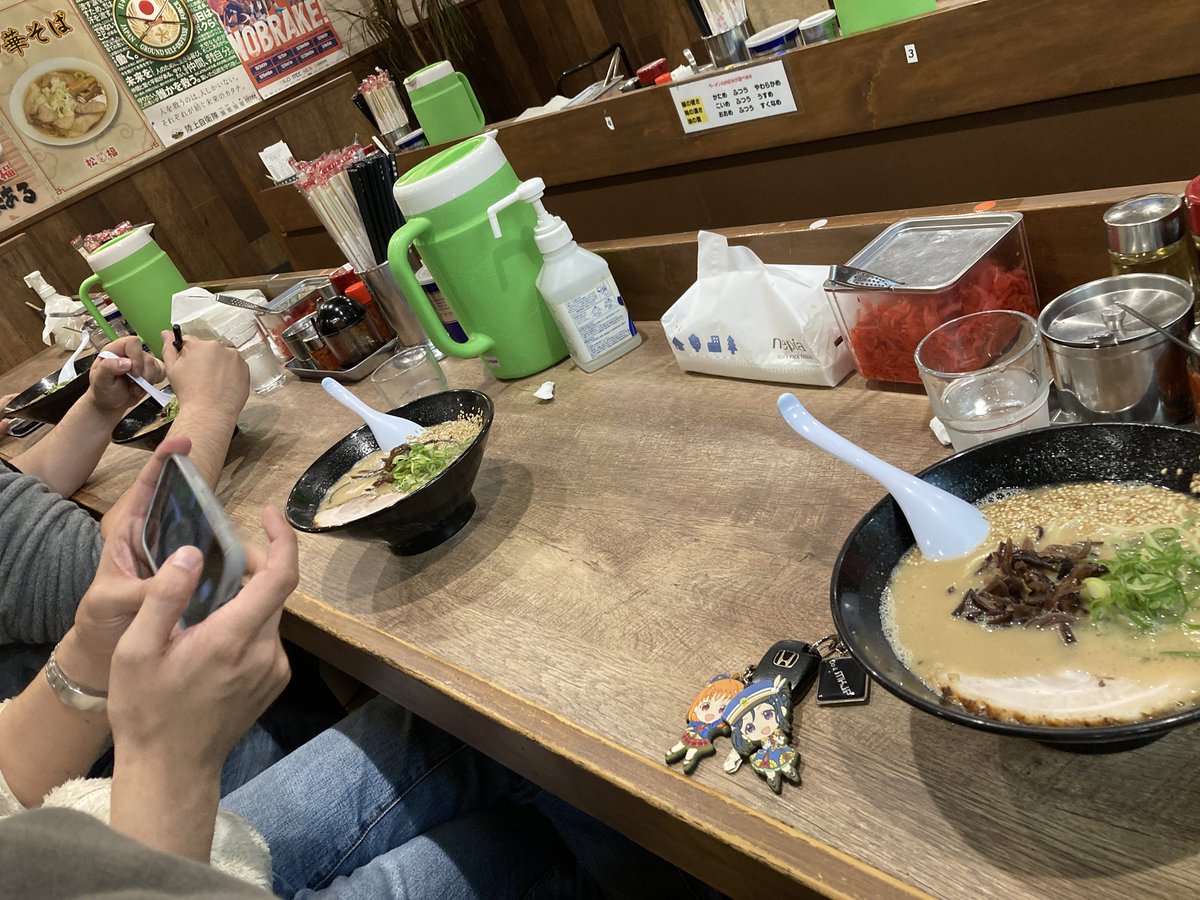5人で晩飯！
松福にて4人でとんこつラーメン替え玉何杯いけるかチャレンジをするなどした🍜