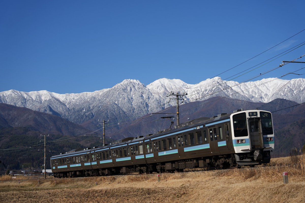 飯田線、213系が撮りたくて行きましたが、途中でやってきた長野色の211