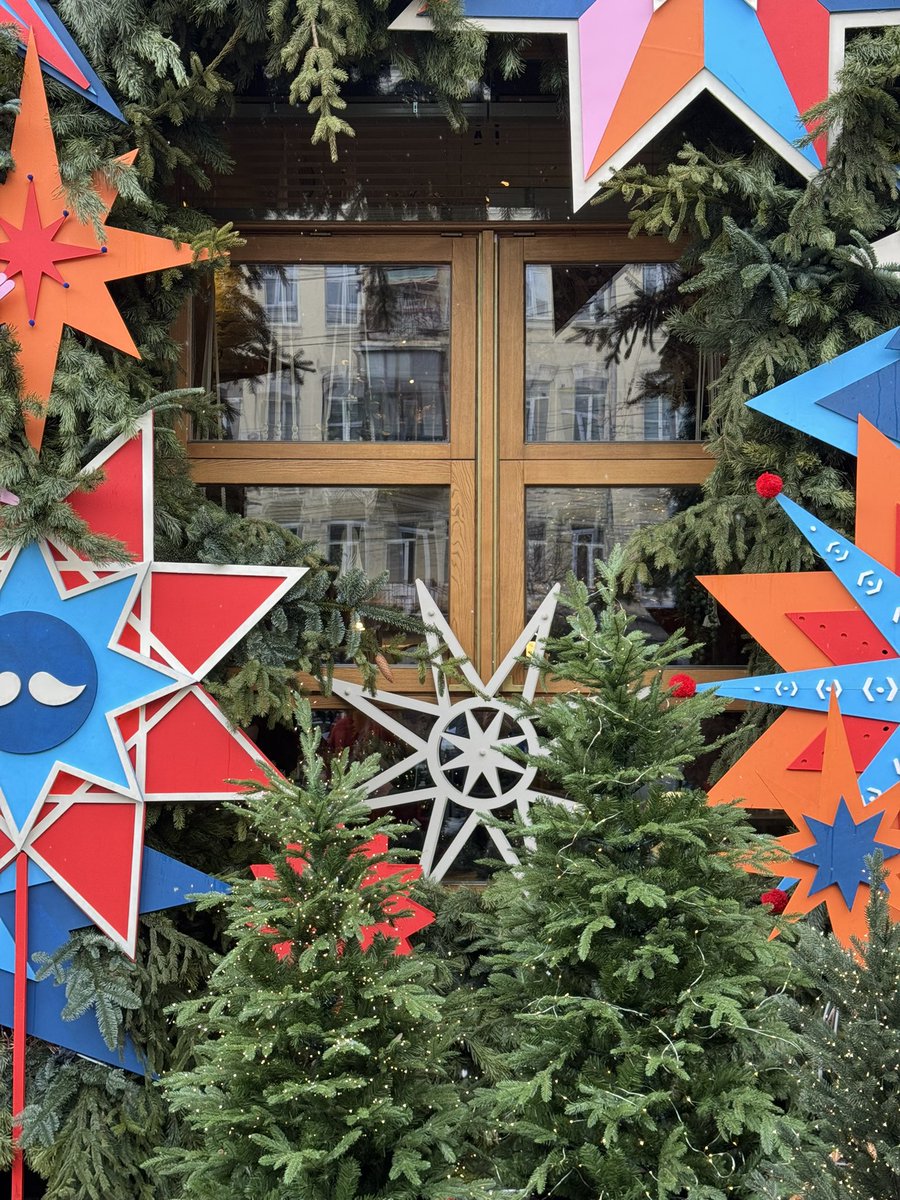 maxcocoabean's tweet image. Ялинки бувають різні. І кожна має свою цінність, що знаходить відгук в наших серцях ❤️‍🩹