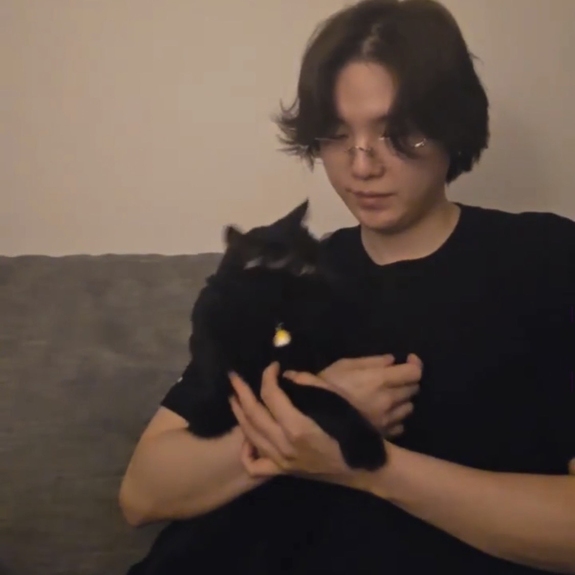 aguusstd's tweet image. Hallo dan selamat sore dari gue dan si hitam, apa kabar?