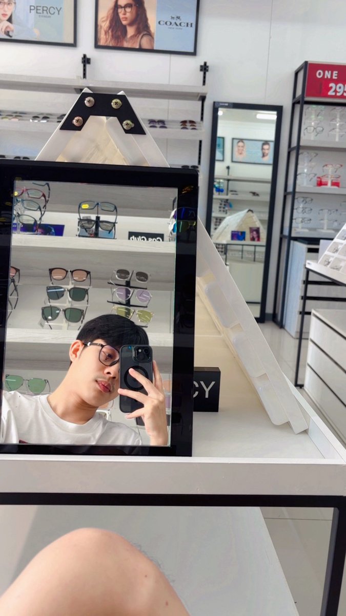 teecharyut's tweet photo. สวัสดีครับแว่นมานี้มา https://t.co/nfd1cX8Oqr