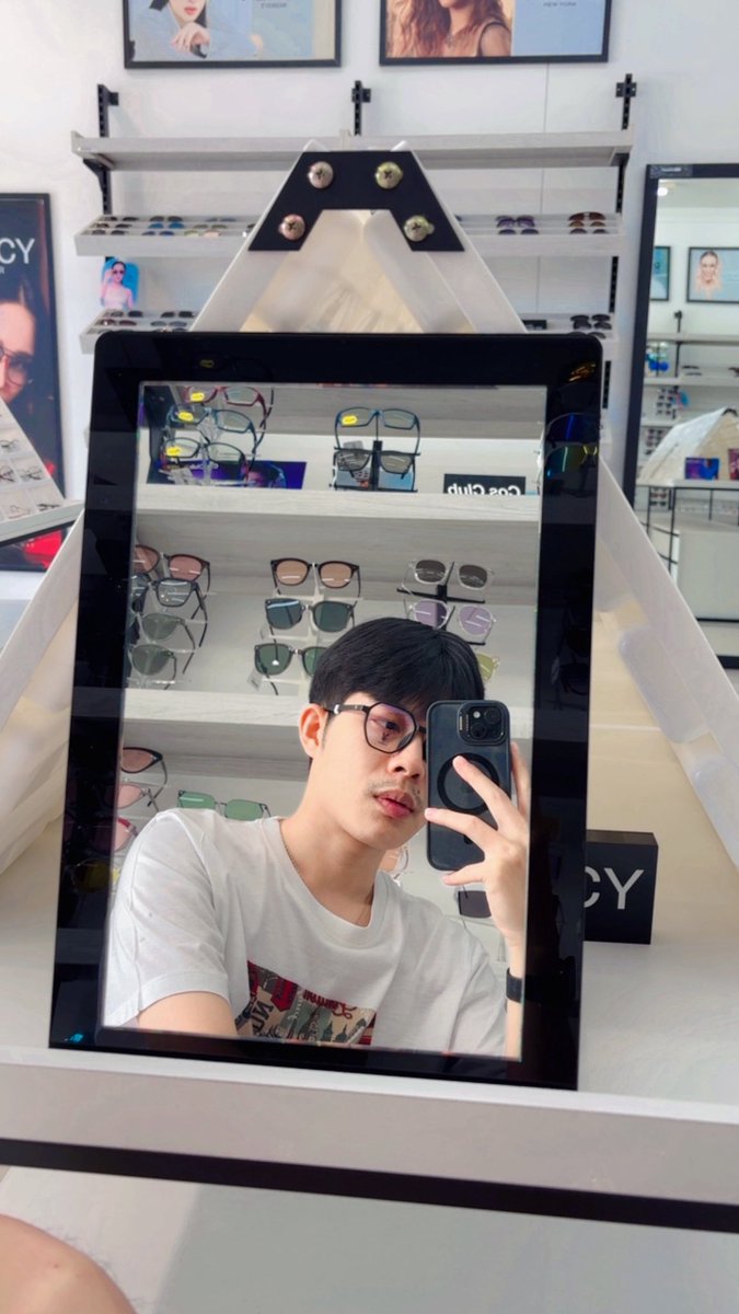 teecharyut's tweet photo. สวัสดีครับแว่นมานี้มา https://t.co/nfd1cX8Oqr