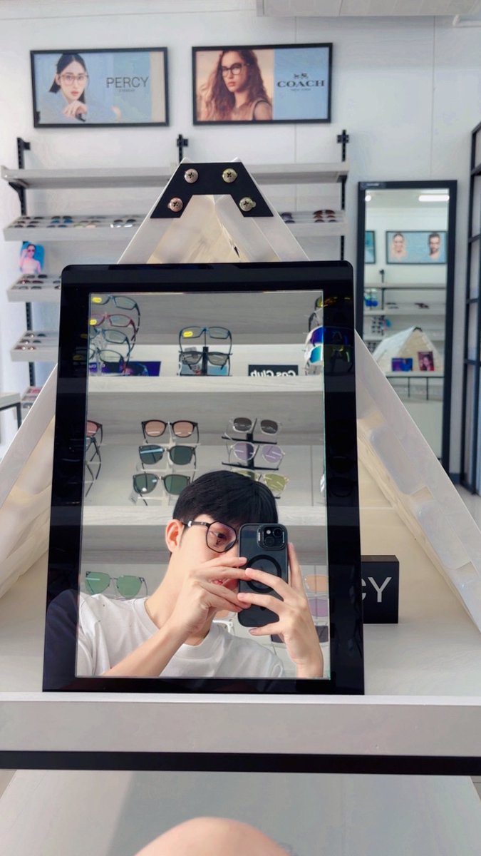 teecharyut's tweet photo. สวัสดีครับแว่นมานี้มา https://t.co/nfd1cX8Oqr