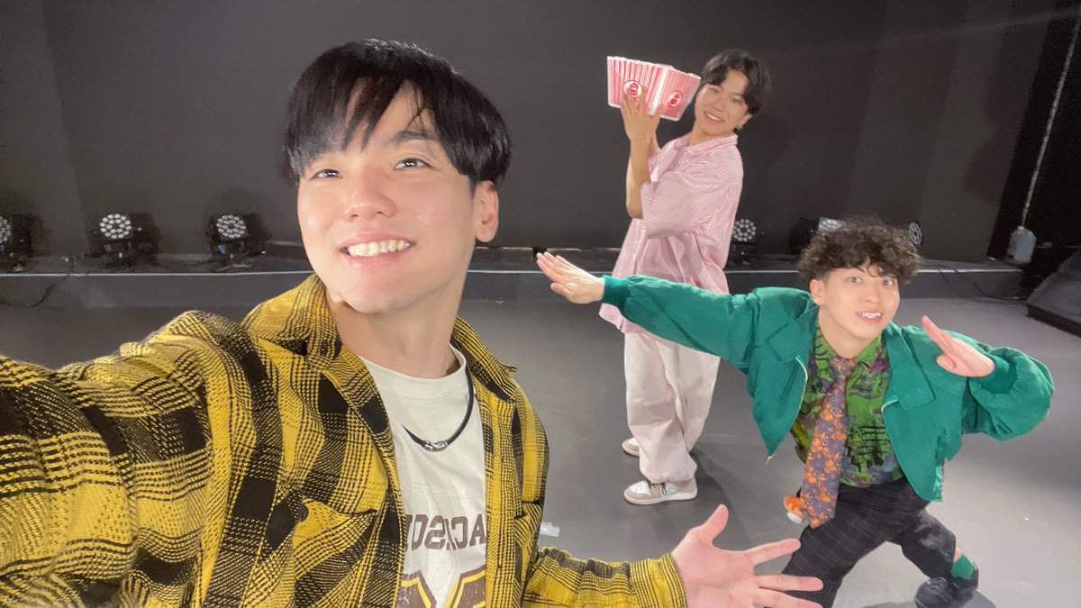 コヨトルツアー大阪ありがとね！

入りきらないくらいの人が来てくれてて嬉しかったぁ

ダンスもコヨトルメモリアル2も楽しかった！

コヨトルツアーもワンマンのツアーもどっちもよろしくね

良いお年を！リステン！
#うぇうぇコヨトル