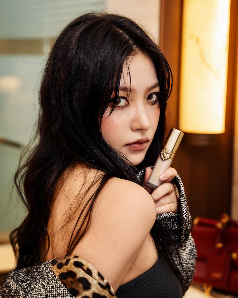 yeristgrm's tweet photo. [INSTAGRAM POST] - 6P

@.dolcegabbana_beauty 
#DGBeauty
#DGMakeup
#DGDevotion
https://t.co/Z2GDxuWM0t

@RVsmtown #RedVelvet #레드벨벳 #Yeri #예리  
251223 · 20:08:29 KST https://t.co/x7xF9uQQpG