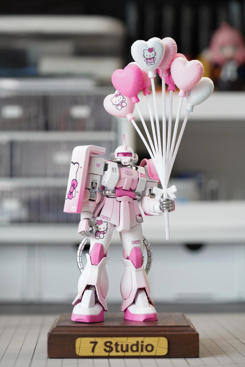 ミキティ様 カスタマイズ このバトルスーツで、世界をピンクに染めよう！🌸💖 キュートさと