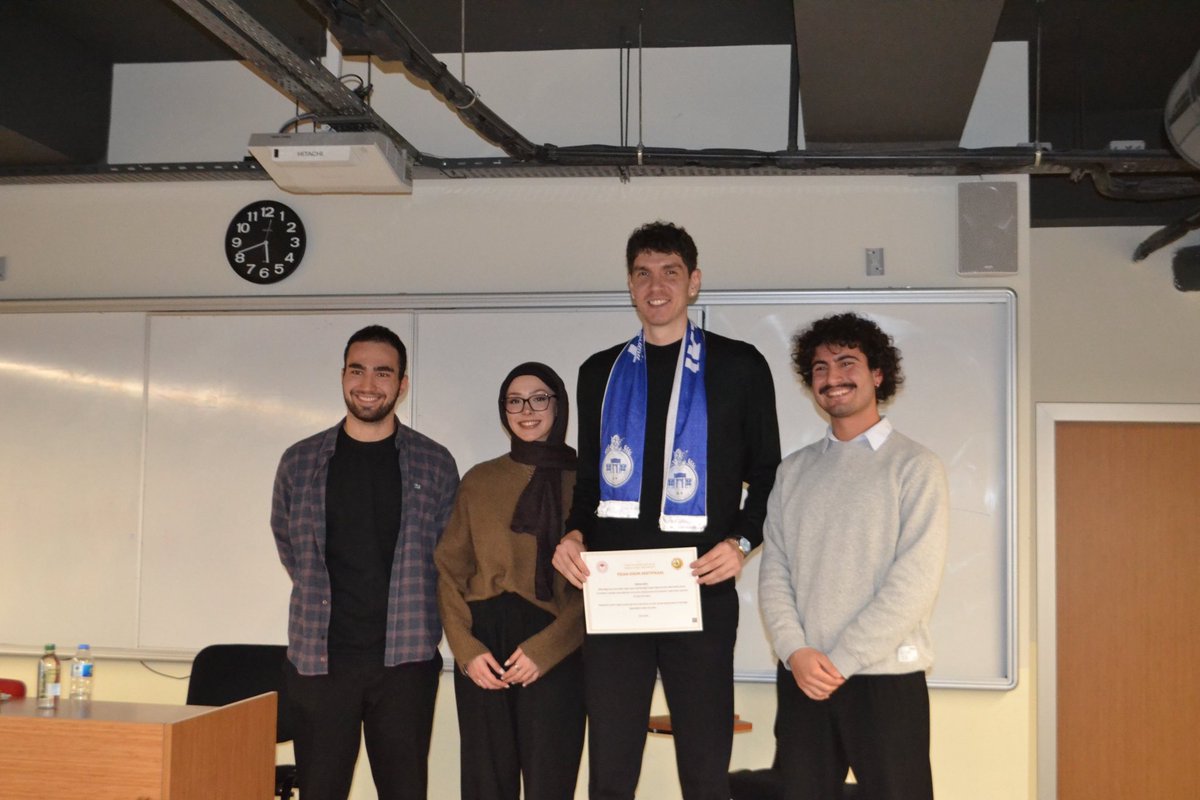 İstanbul Üniversitesi İktisat Fakültesi’nde çok keyifli bir söyleşideydik.
Sporcuların mental dünyası, maç öncesi–sonrası ritüeller ve sahadan gelen gerçek hikâyeler…
Bolca paylaştık, bolca güldük.

Nazik davetleri ve güzel enerjileri için herkese çok teşekkür ederim. 🙏💫