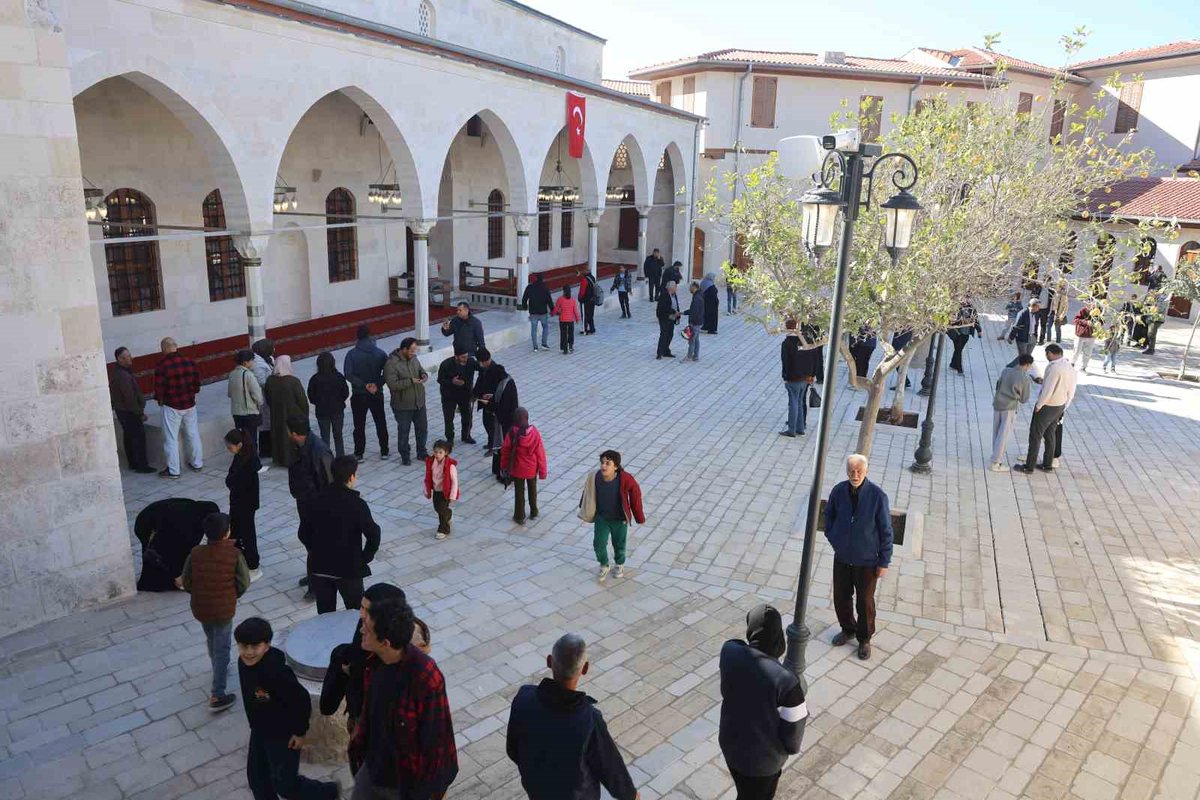🕌Hatay’da asrın felaketinde yıkılan ve inşa çalışmalarıyla yeniden ayağa kaldırılan Habibi Neccar Camii vatandaşların akınına uğruyor

📌Depremde yıkılan camiyi yeniden ziyaret etme fırsatı bulan vatandaşlar duygusal anlar yaşadı