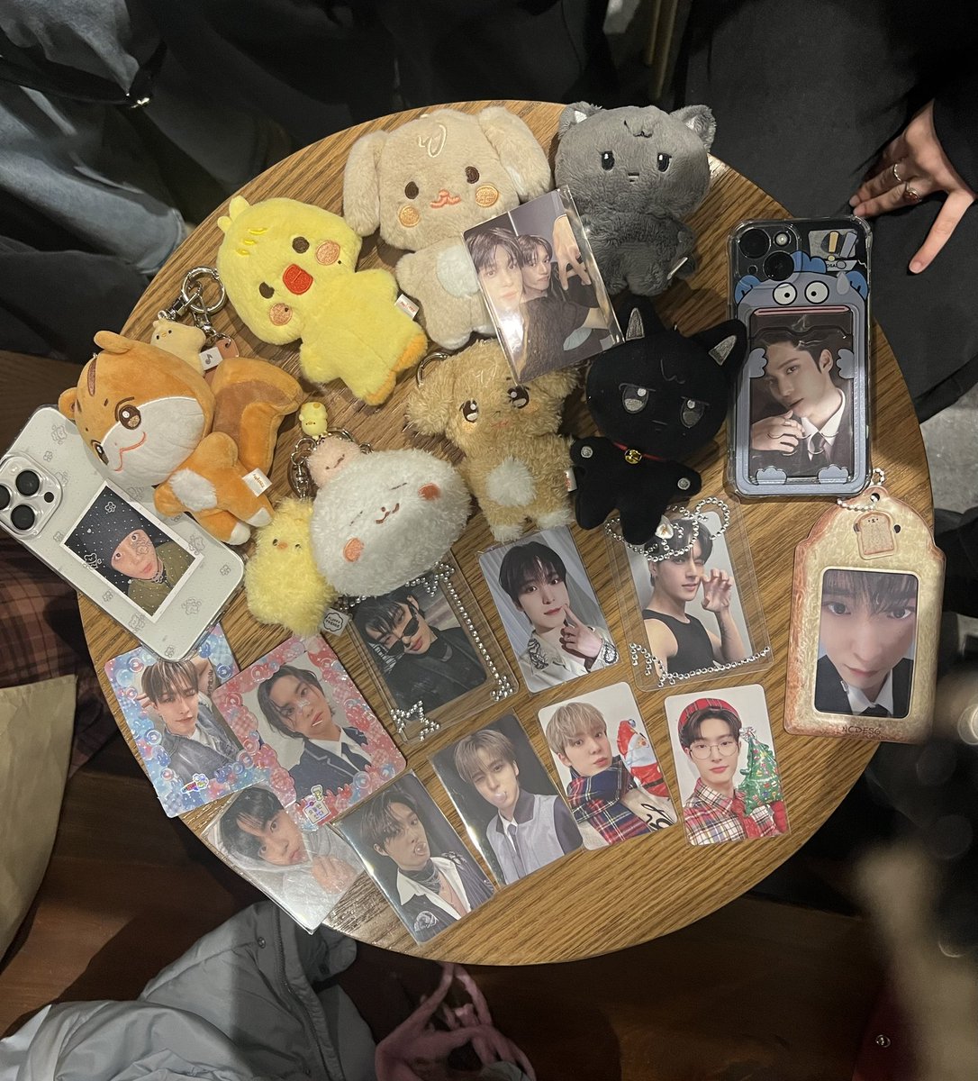 almondrubyy's tweet image. happy birthday to zeph and betty dateimizi de yaptığımıza göre artık hayat daha da çekilebilir bir hale geldi