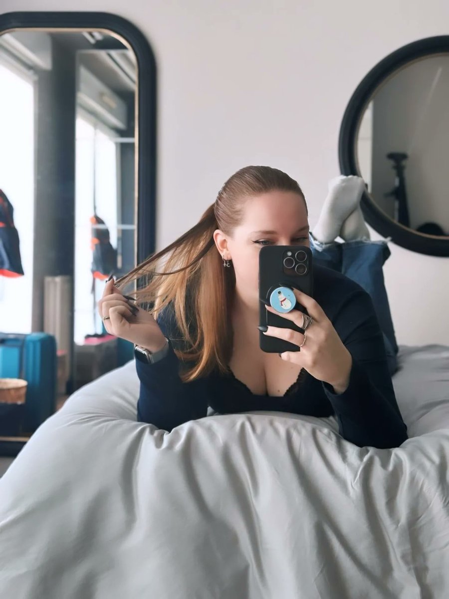 tapetite_cassie's tweet image. Je peux enfin me mettre sur le ventre après les repas de Noël 😵
#noel #repas #socks #ventre