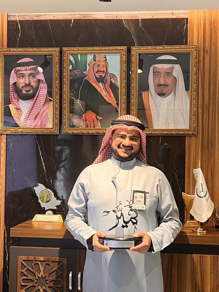 ابارك لسعادة الدكتور خالد بن نائل كردي .مستـشار سعادة أمين منطقة حائل .
حصوله على #جائزة_أمير_منطقة_حائل_بصمة  في مسار المتميزين .
الدكتور خالد يجمع بين الكفاءة العلمية والمهنية العالية .الذي يعد نموذجًا للأداء والعطاء. الف مبروك #حائل
#أمانة_منطقة_حائل <a href="/Amanat_Hail/">أمانة منطقة حائل</a> <a href="/knkordi/">د. خالد كردي</a>