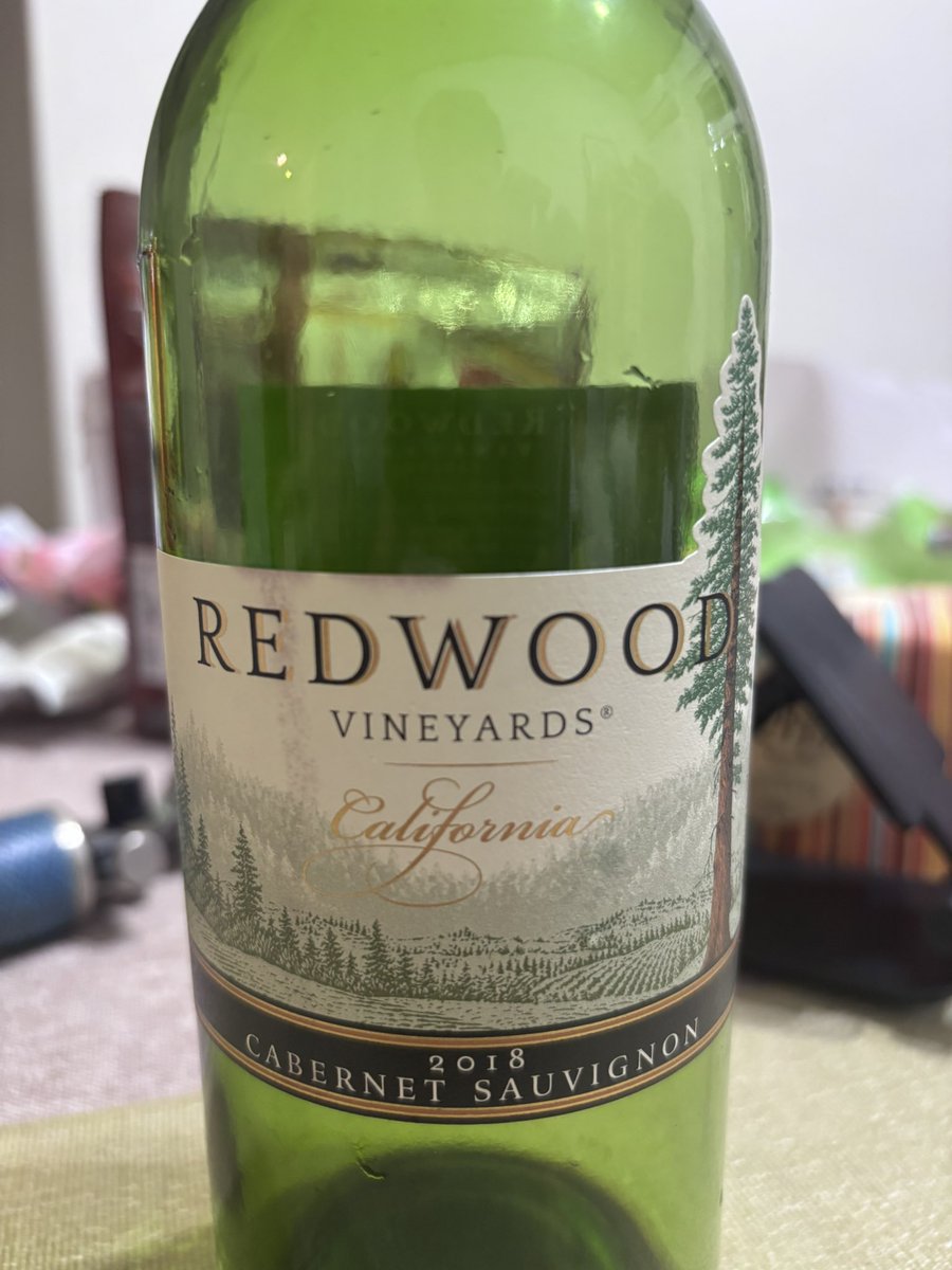 Vince_Ch_'s tweet image. 拿大稻埕抽到的禮物做熱紅酒 
整支吼ㄌㄨㄟ、

炒香料➡️1/3紅酒小滾➡️適量白糖或蜂蜜➡️2/3全下小滾3-5分鐘