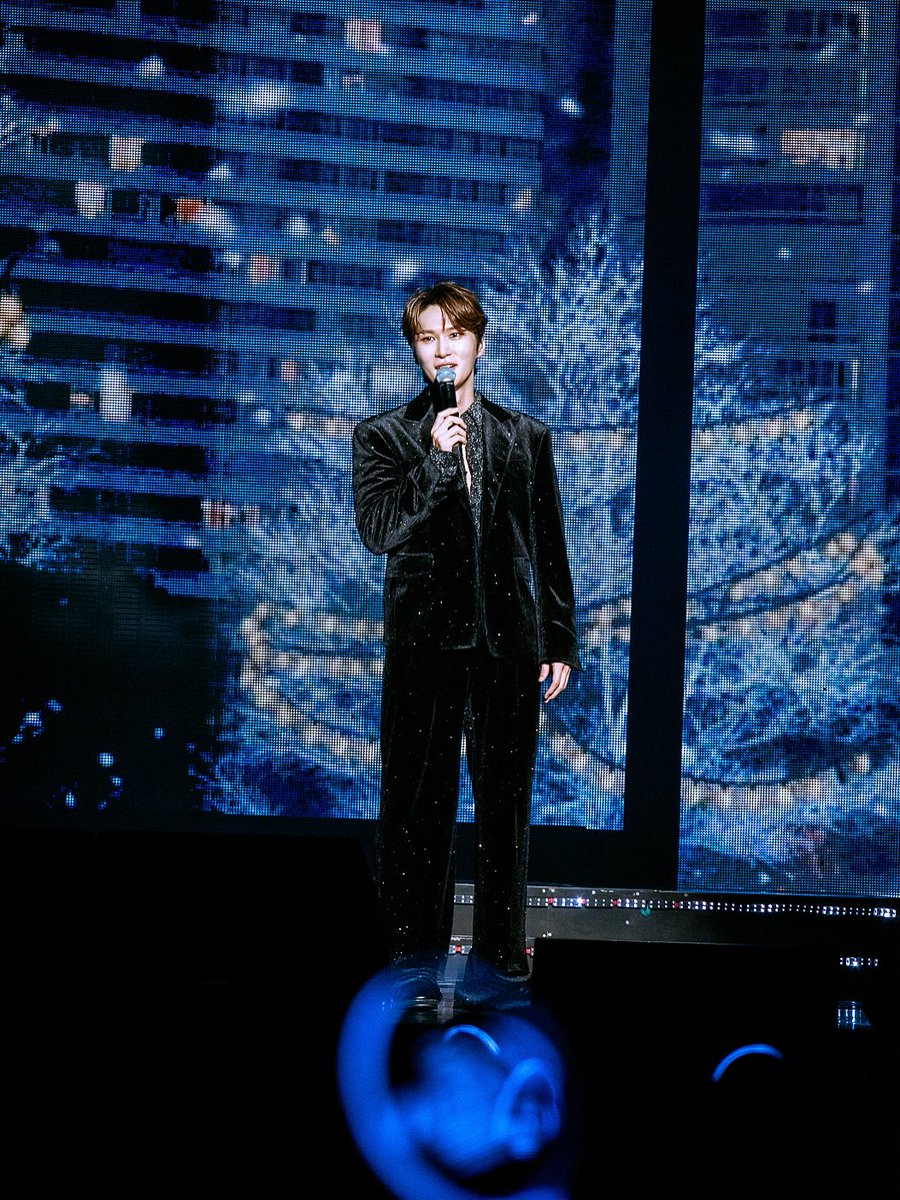 오늘 여기에 안에 검은티