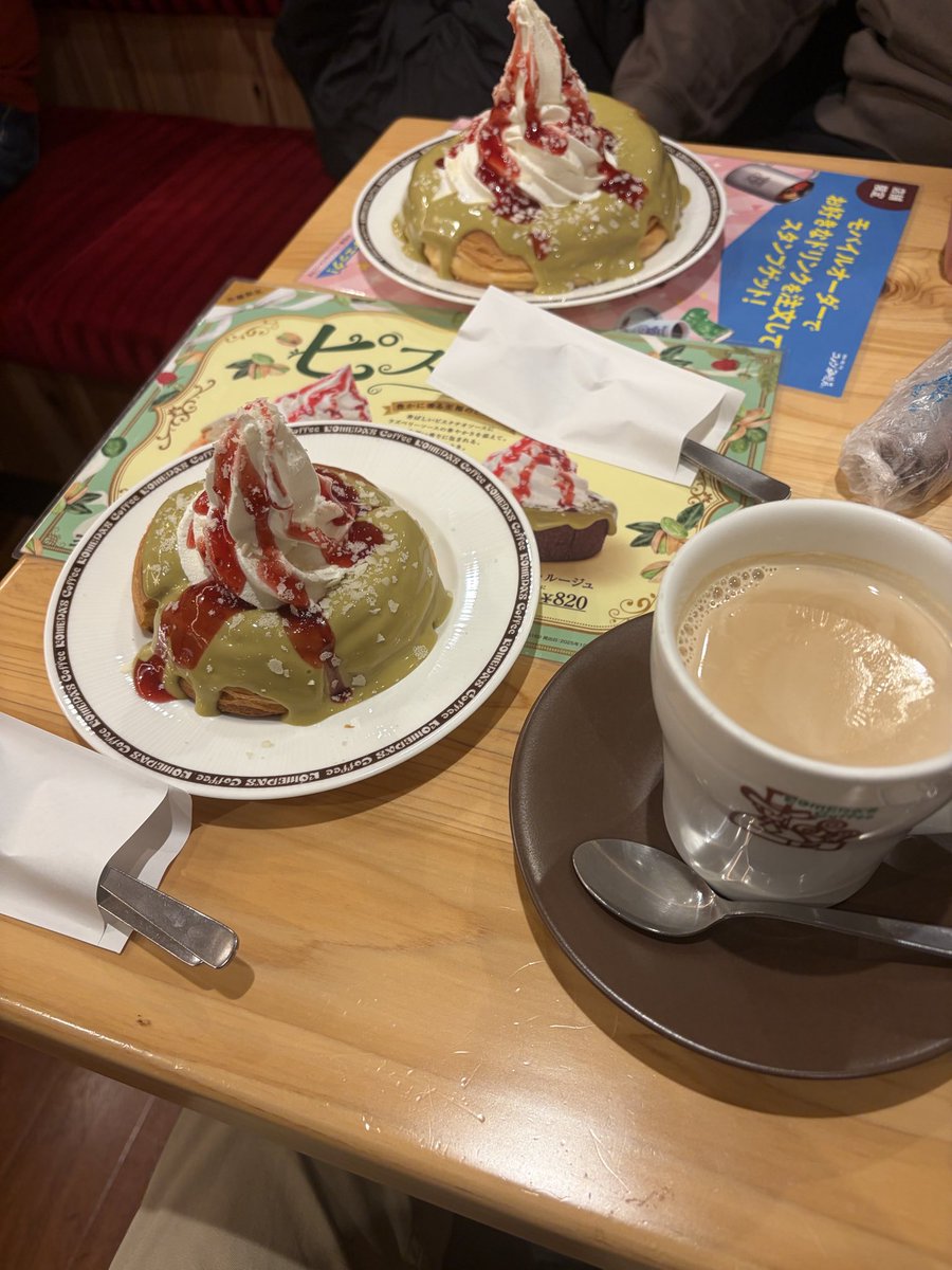 st0519ilk's tweet photo. それぞれシロノワール単品頼んでてわろてる
私は流石にミニシロ https://t.co/Nvm59fnJFP
