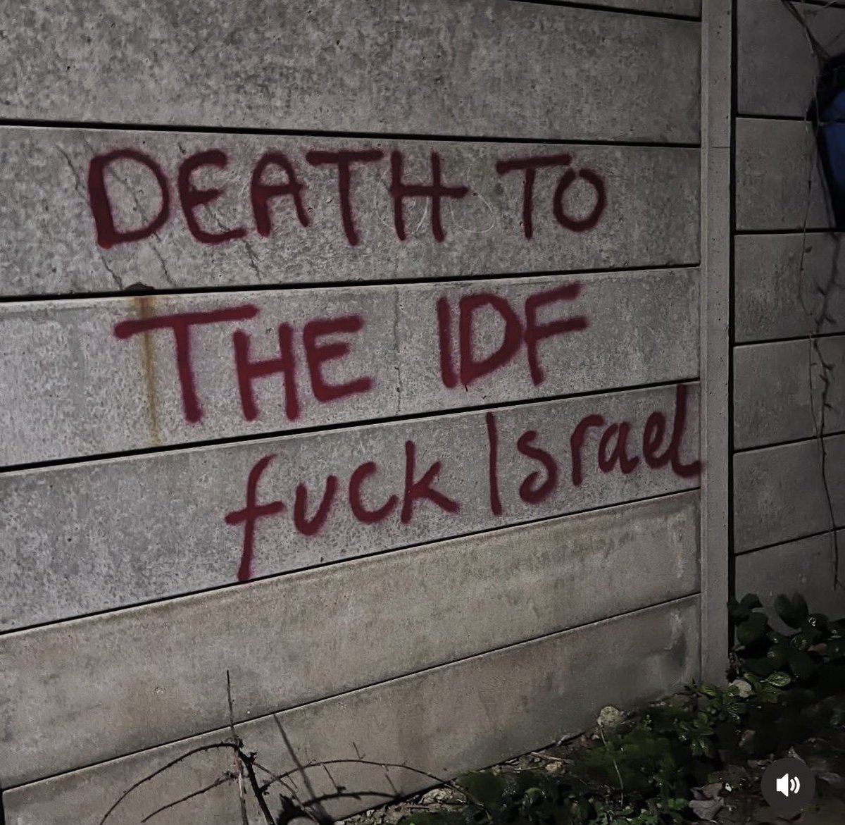 HeidiBachram's tweet image. Pro-Pals graffitied a university building at @QMUL in London last night. This is a violent hate movement.