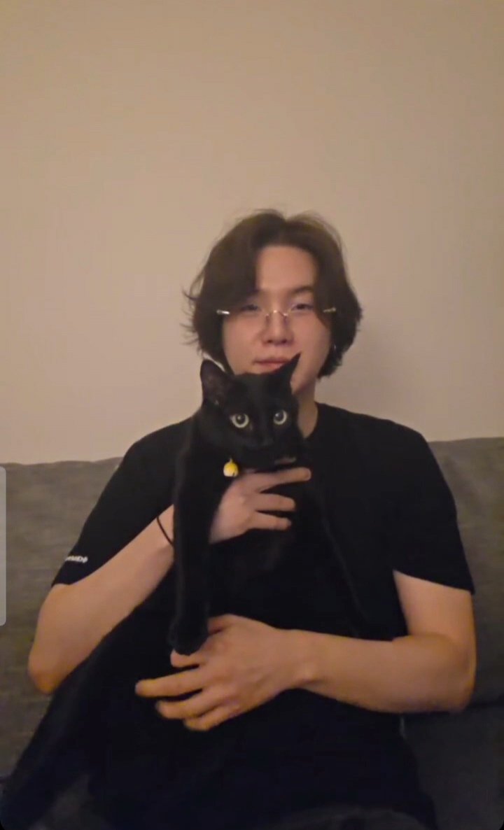 𝖺𝗀𝗎𝗌𝗍𝖽 tweet media