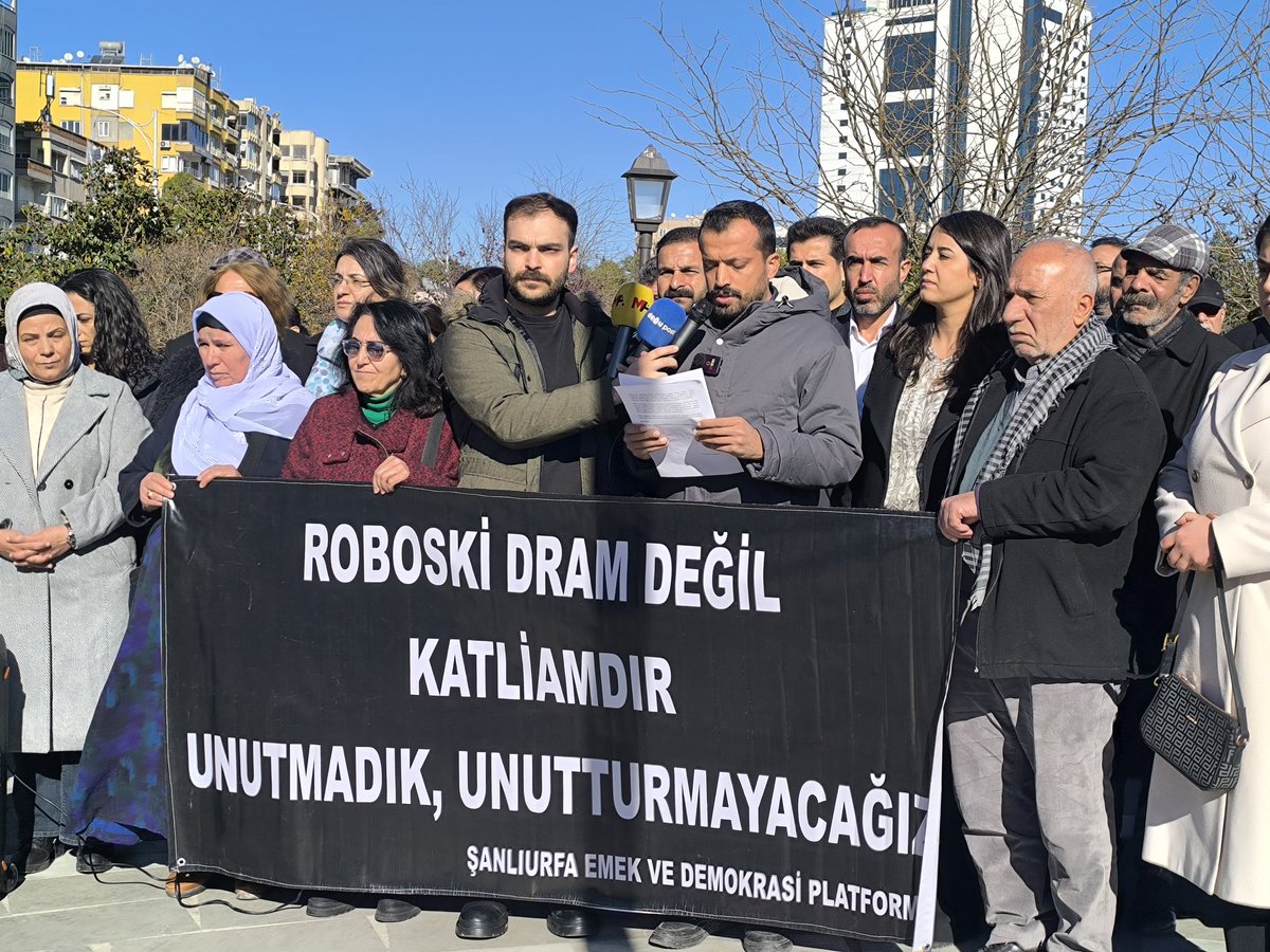 28 Aralık 2011’de Roboski’de
21’i çocuk 34 Kürt yurttaş F-16 bombardımanıyla katledildi.
Buna “hata” dediler. 21’i çocuk 34 can alan hiçbir şey hata değildir. Bu bir tercihtir.
 14 yıldır Roboski’yi unutmadık, unutturmayacağız.
Kürt halkına yönelik katliamlar son bulmalı. #34can