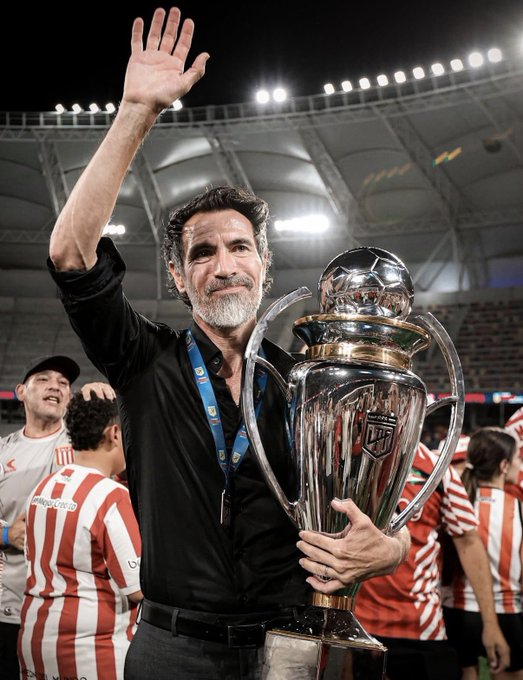 datazopincha's tweet image. Lo de Domínguez era previsible, cualquiera que estuviera al tanto podía imaginarlo. Ahora, lo de Guido, me cuesta entenderlo. Acá tiene todo para ser feliz.
Se viene un 2026 sin Domínguez y sin Carrillo, y en este hilo les cuento las razones.