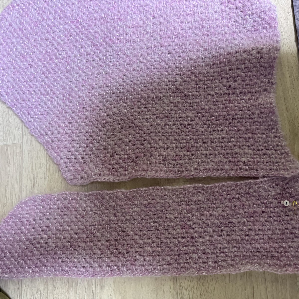 와... 앞판 다떴는데 뒷판이랑 안맞는다 이야.... 푸르시오 당첨인데 모헤어라서 걍..걍 실을 다시 사겟습니다...