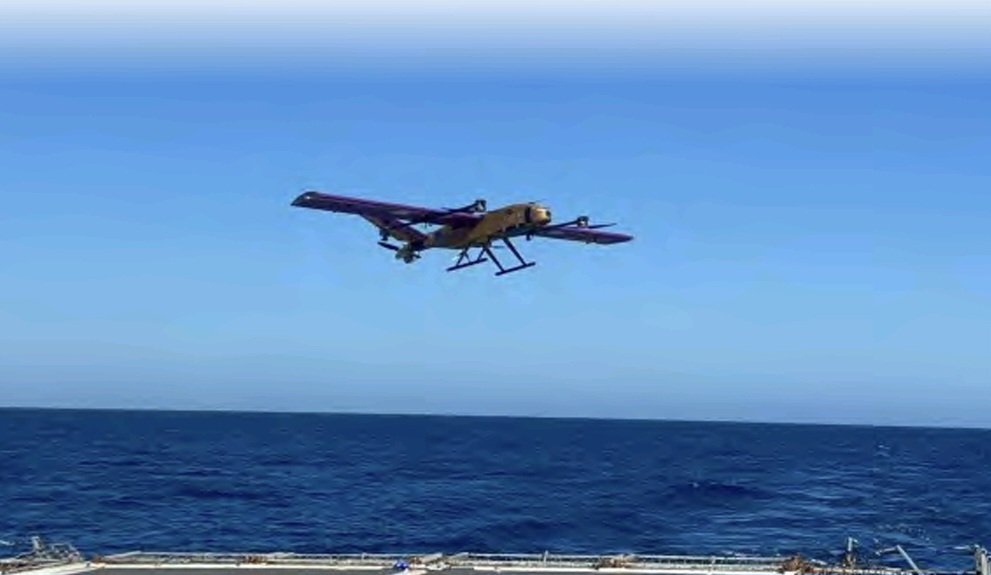 O sistema aéreo não tripulado de vigilância e reconhecimento do tipo VTOL <a href="/xmobots/">Xmobots</a> Nauru 500C ISR foi demonstrado a bordo do navio de patrulha NPaoC Amazonas (P120) da Classe Amazonas da 🇧🇷 <a href="/marmilbr/">Marinha do Brasil</a>. O Esquadrão QE-1 Harpia possui 1 veículo Nauru 500C ISR (designado RQ-2 Nauru).