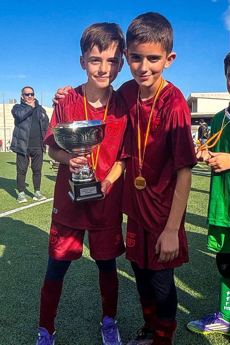 📸 #CanteraUCAM | Rubén Carrión y Martín Martínez, jugadores de nuestro Benjamín B, se proclamaron ayer campeones 🏆 con la <a href="/ffrm_se/">Selecciones FFRM ⚽</a> en el I Torneo de Navidad del Tiñosa FC.

💙 ¡Enhorabuena, chicos!