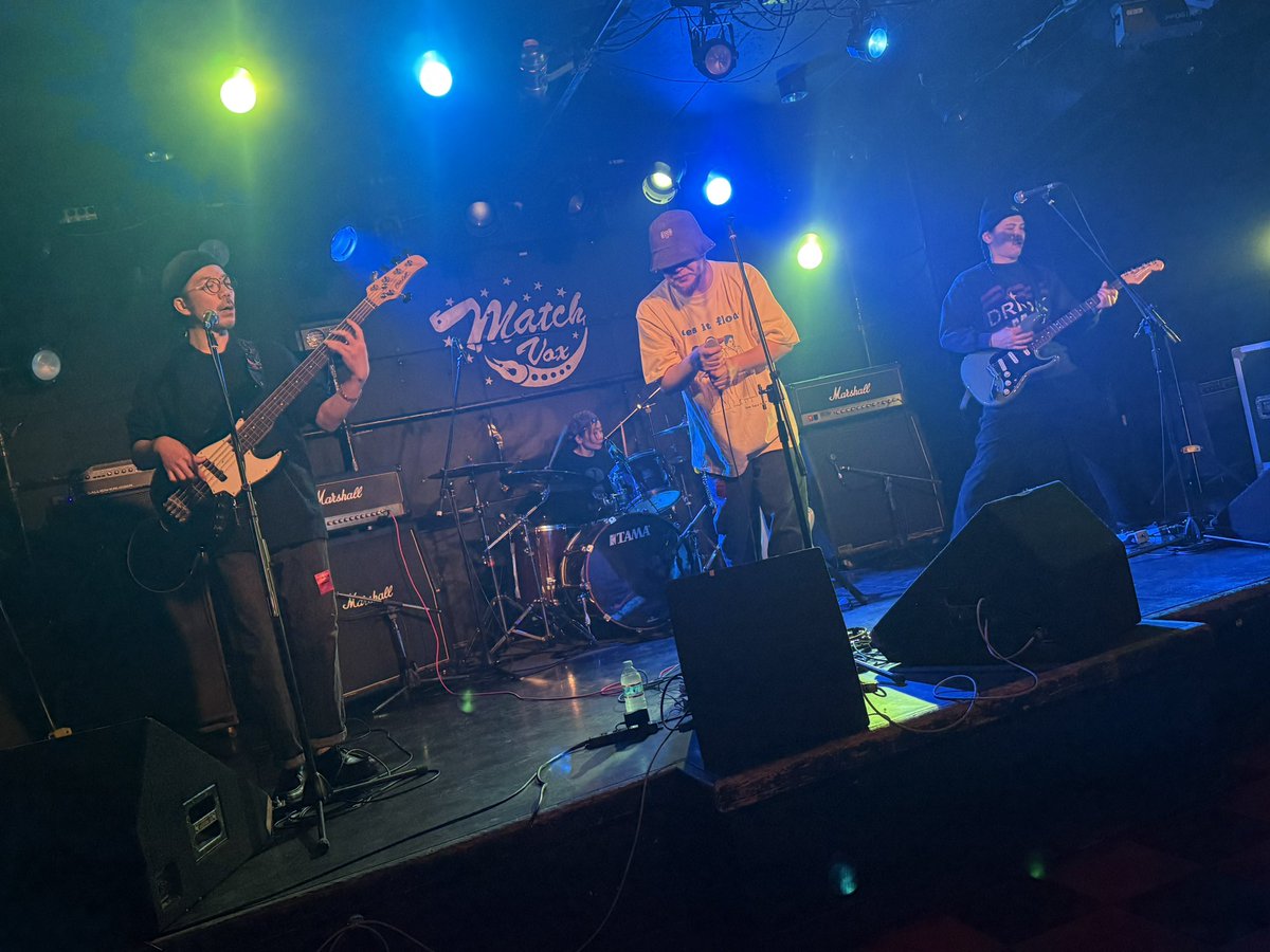 今年最もお世話になったバンドマンのひとり、酒巻さんのSAKEROLLSが見れたのほんと嬉しい。EVERYTHING SUXXも大好きだしこちらはよりタイトで洗練された音の印象！ありがとうございました😊