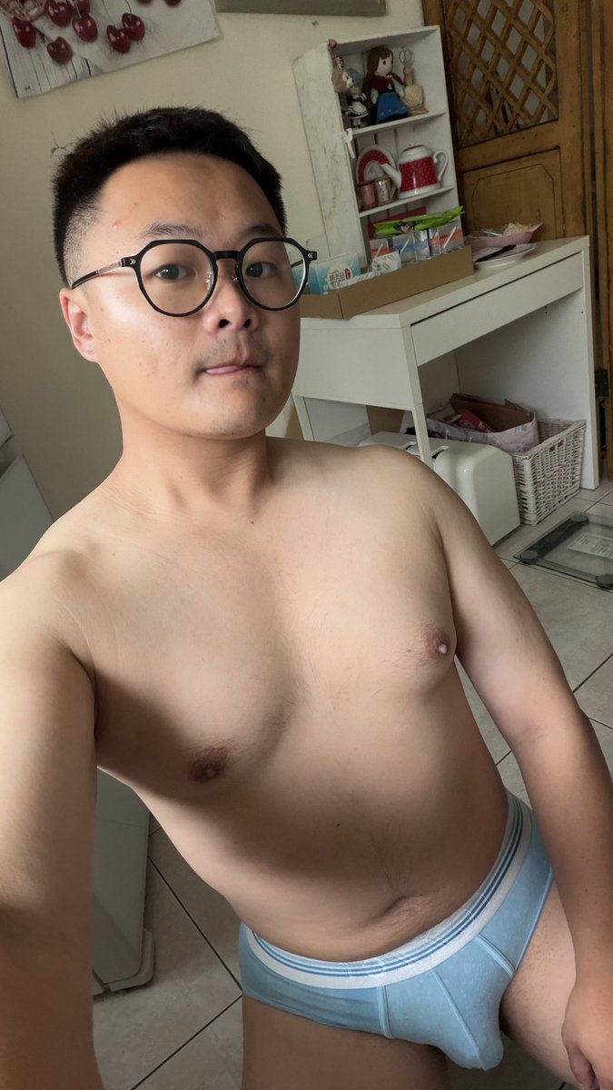 *做完*
*送他下樓*
*瘋狂聞那個人殘留的香水味*

好香好喜歡🤤