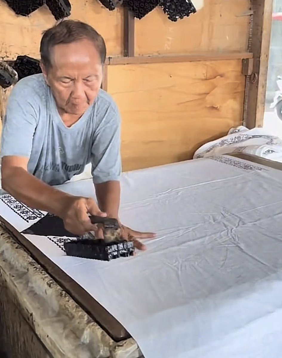 linskinjournal's tweet image. tbh, its REAL… thanks to pengrajin lokal for this ‘SPREI BATIK JUMPUTAN’ that so comfy…🙂‍↕️🌟 feels like stay at grandma house😃 ADEEEMMM