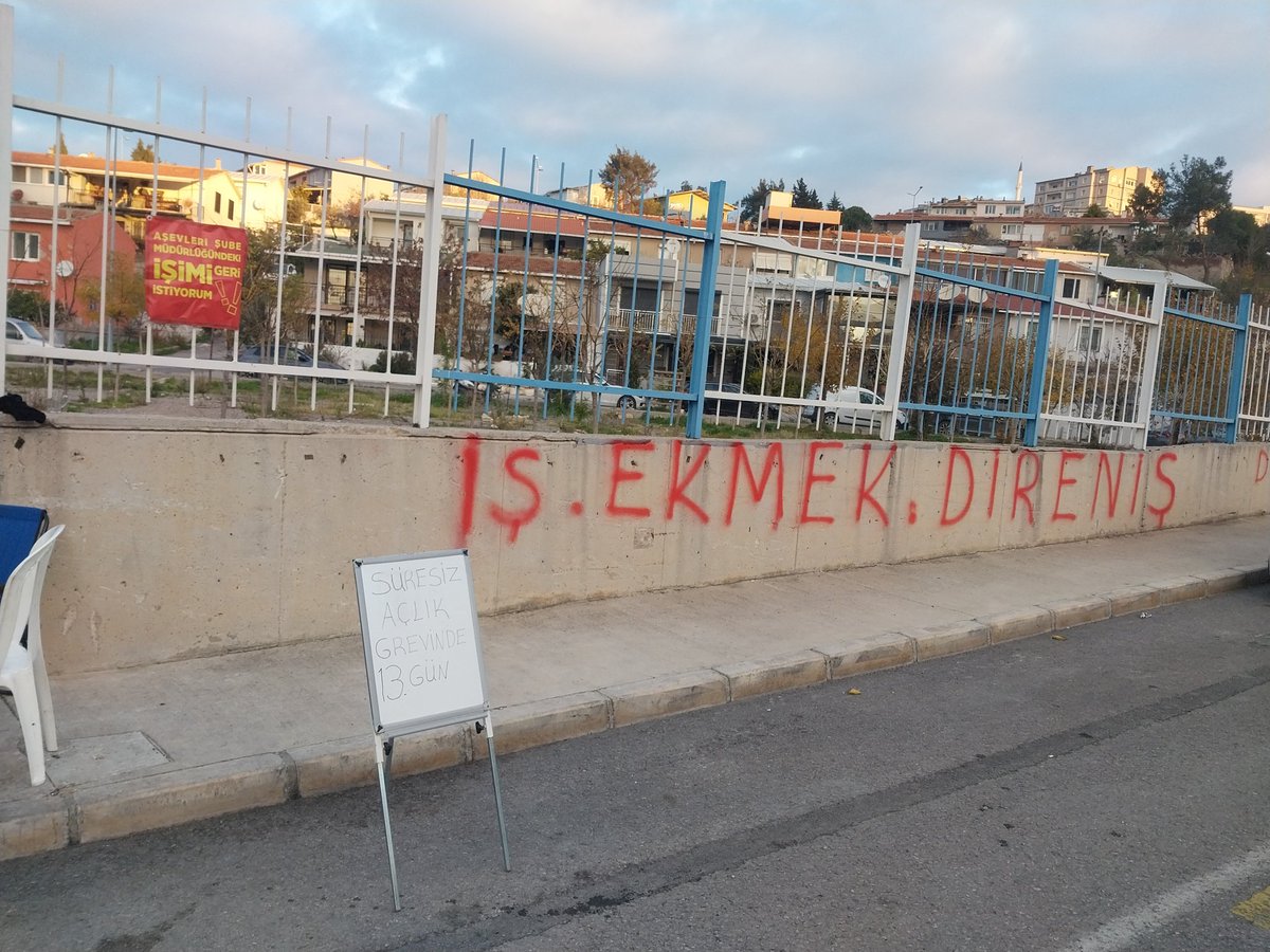 Şimdi bir özeleştiri yapmam gerekli sanırım...akp tam 50 bin hırsız-torbacı-tacizci ve tecavüzcüyü affederek aramıza saldı..İtiraf ediyorum ben bu 50 insandan çol daha büyük suç işledim ve işlemeye devam ediyorum..DİRENİYORUM