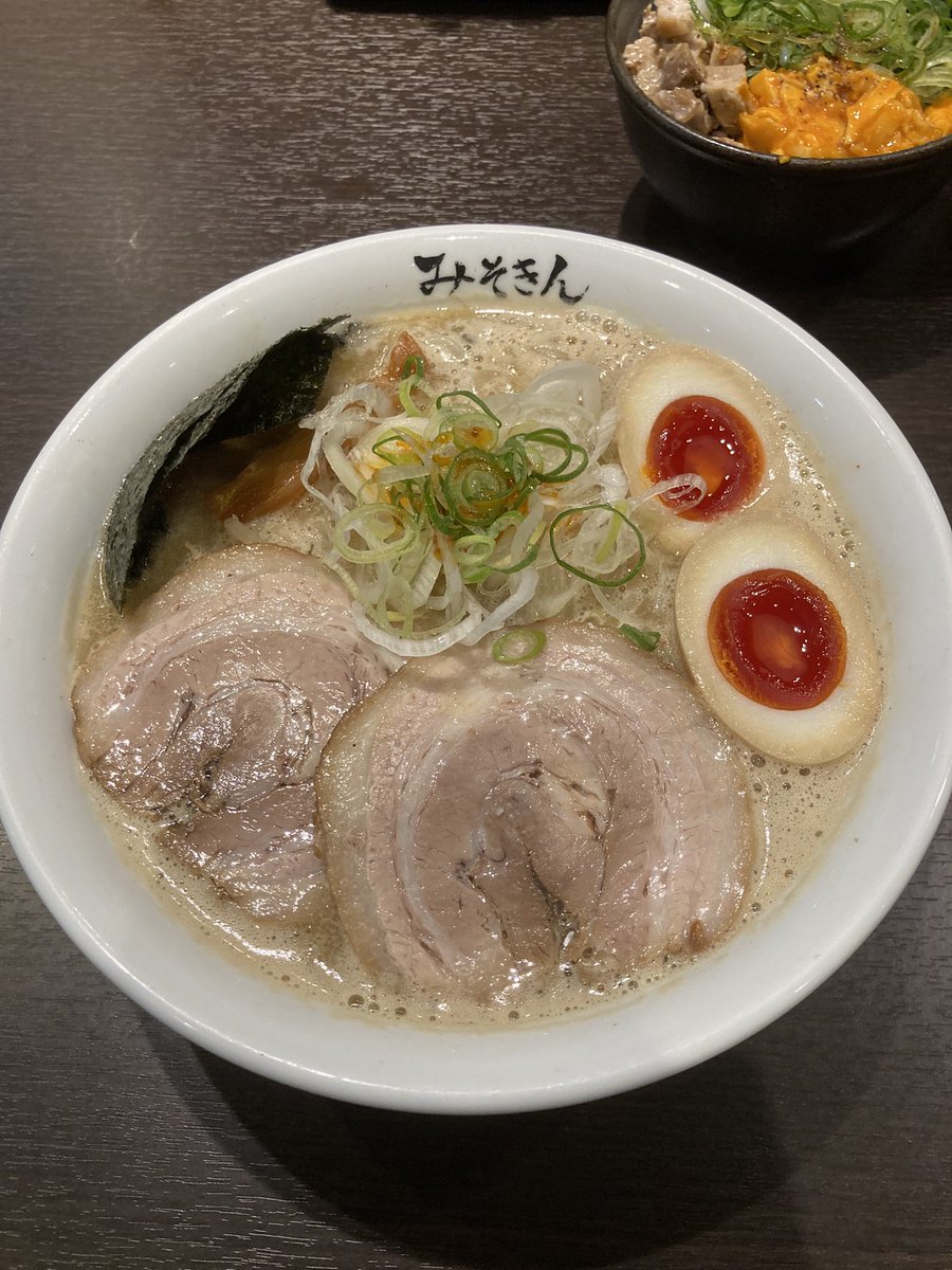 みそきん行ってきました！

美味しかったです！！

<a href="/hikakin/">HIKAKIN😎ヒカキン 【YouTuber】</a>