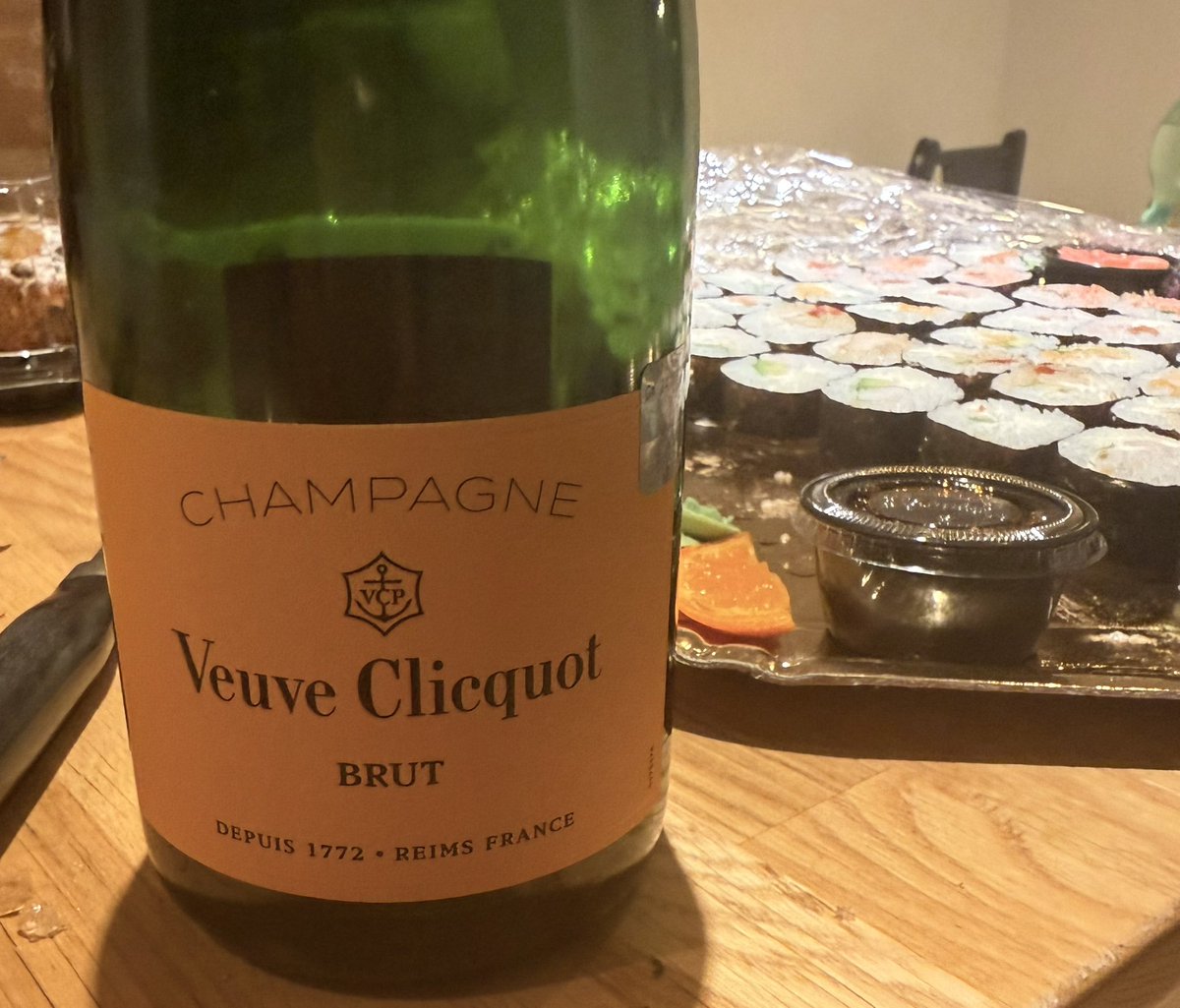 Ko var ņemties 🥱 Pēdējos #PIS6 visi dzēra šito , (vispār ar nesaprotamu nosaukumu) un teica,  ka labs gona😀