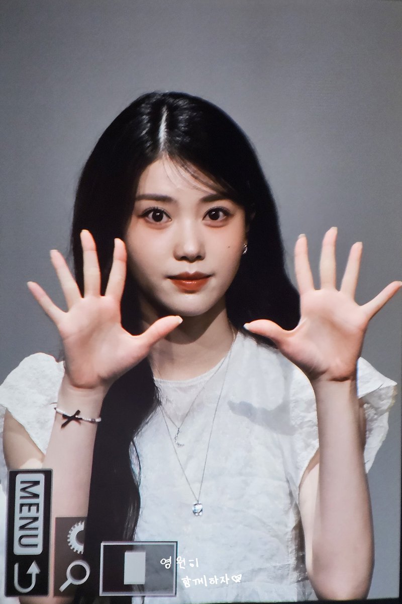 Shineting1112's tweet image. #션샤오팅 #심소정 #Xiaoting
#Kep1er #케플러 

20251228 사웨 preview