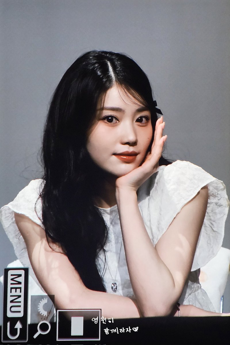 Shineting1112's tweet image. #션샤오팅 #심소정 #Xiaoting
#Kep1er #케플러 

20251228 사웨 preview