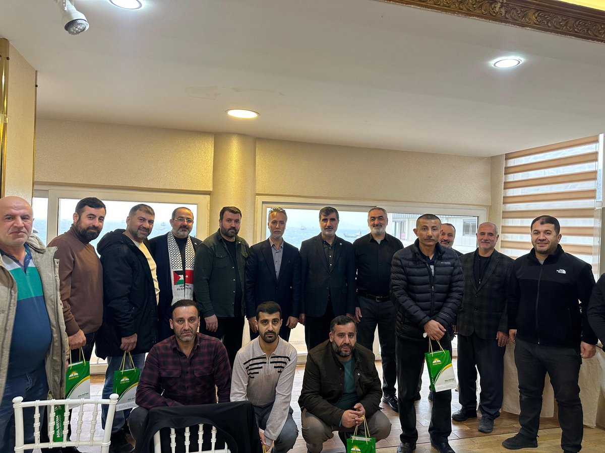Erdal_Almali's tweet photo. İl Başkanımızın katılımlarıyla gerçekleştirdiğimiz kahvaltılı toplantımızda; ilçe yönetimimiz ve mahalle başkanlarımızla bir araya geldik. Birlik ve kardeşlik ruhuyla yeni dönem hedeflerimizi istişare ettik. Daha güçlü adımlar için hep birlikte yola devam!
#Pendik #HÜDAPAR https://t.co/xtRXm9fLVN