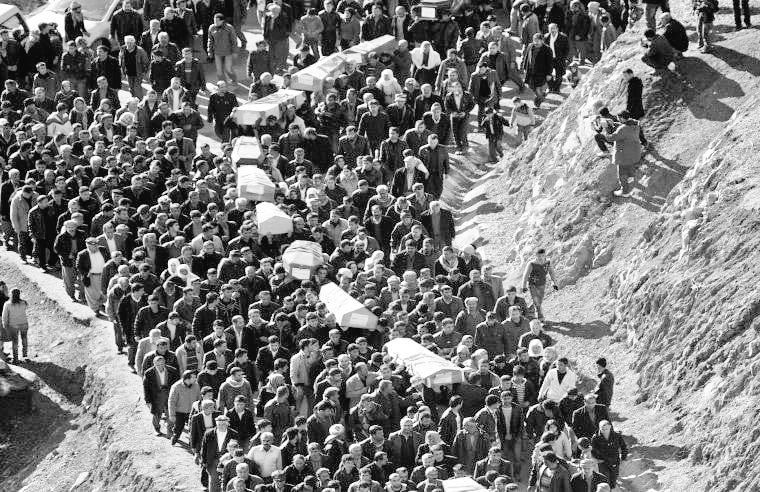 28 Aralık 2011’de #Roboski’de, çoğu çocuk 34 insanımızın savaş uçaklarıyla katledilmesi bu ülkenin vicdanında kapanmayan bir yaradır. 

Aradan geçen yıllara rağmen faillerin hâlâ bulunmamış olması, adaletin bilinçli bir şekilde askıya alındığının en açık göstergesidir.