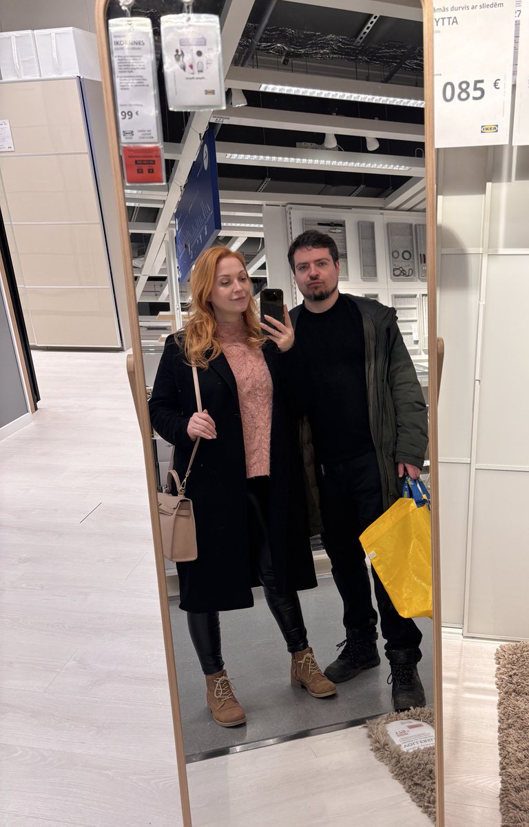 Как-то накрыло к концу года грустными мыслями.
Надо бы взбодриться.