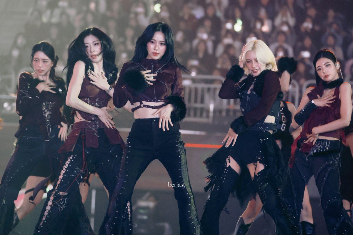 251225 SBS 

#ITZY #있지 #YEJI #LIA #RYUJIN #CHAERYEONG #YUNA